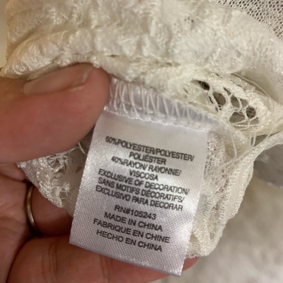 Bobeau Lace Embellished White Blouse Size Medium - Picture 6 of 6